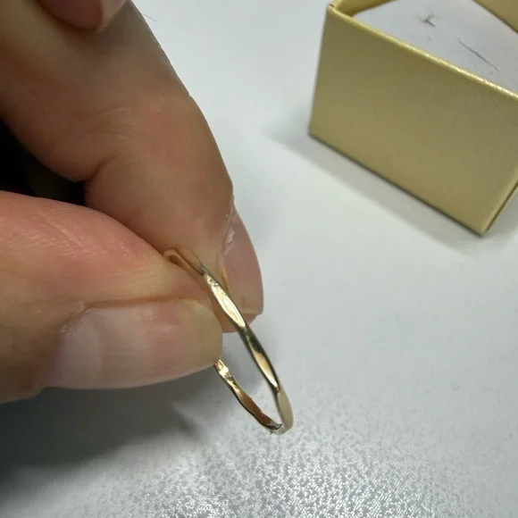 14k Gold Women's Band Ring - Elegant Minimalist Jewelry - Picture 4 of 6